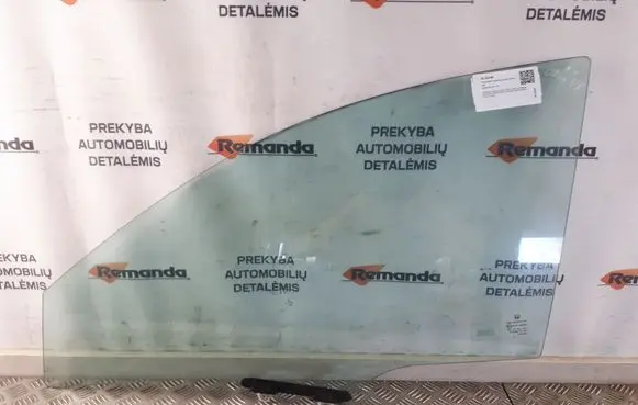 Honda CR-V Front door window glass four-door
