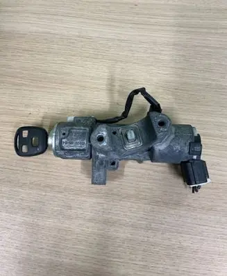 Toyota Avensis T250 Ignition lock 450200504