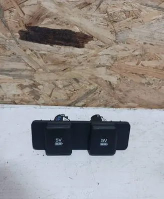 Land Rover Range Rover Sport L494 USB socket connector JPLA19010CA