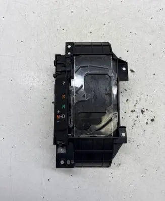 Toyota RAV 4 (XA40) Gear shift selector indicator 76H017