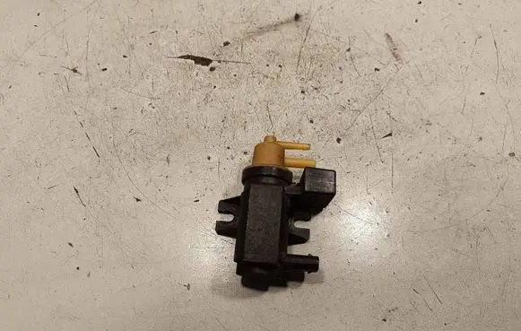 Mercedes-Benz SLK R172 Vacuum valve A0101531328