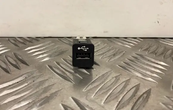USB socket connector