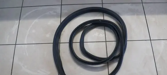 Audi A4 S4 B9 8W Trunk rubber seal (body) 8W5827705E