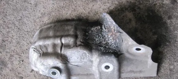 Mitsubishi Outlander Heat shield in engine bay 1555A465