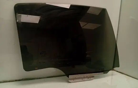 Toyota Yaris XP210 Rear door window glass 43R006723