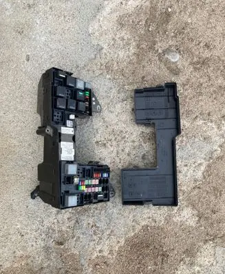 Jaguar XF Fuse module 8X2T14290XD 0183009099