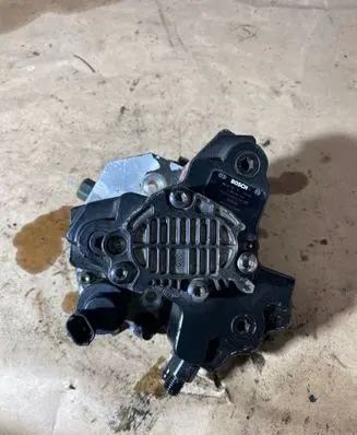 Volvo V70 Fuel injection high pressure pump 0445010043 072179 8689590
