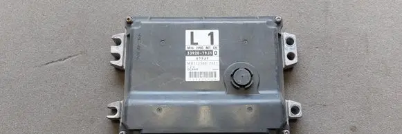 Suzuki SX4 Engine control unit/module 3392079J1 MB112300