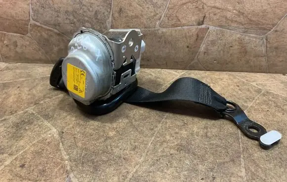 Mercedes-Benz C W205 Rear seatbelt 34134620