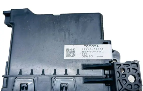 Toyota Auris E180 Air conditioner control unit module OYT26162 88650-02E00