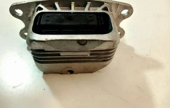 Engine mount bracket