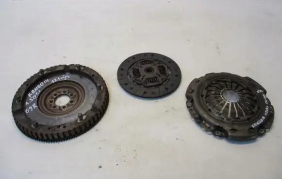 Renault Kangoo II Clutch set kit 3010000Q0D