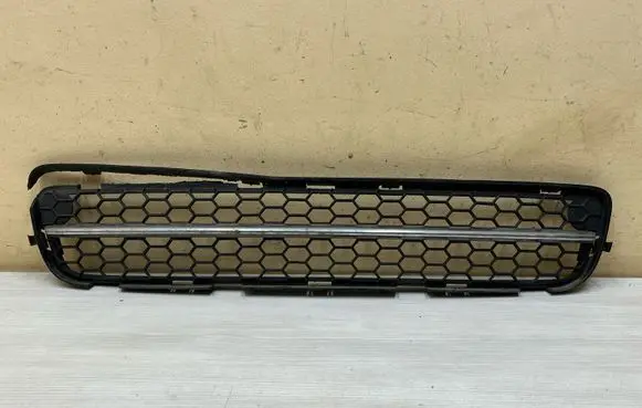 Volvo V70 Front bumper lower grill 30744113