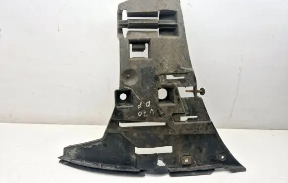Front bumper mounting bracket