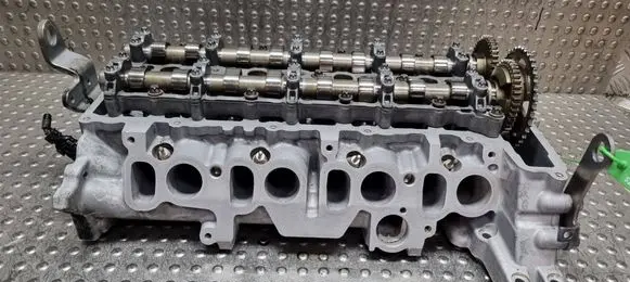 BMW 1 E81 E87 Engine head S27705166 7797678 7797676