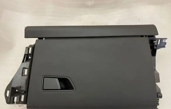 Maserati Levante Glove box 670047400