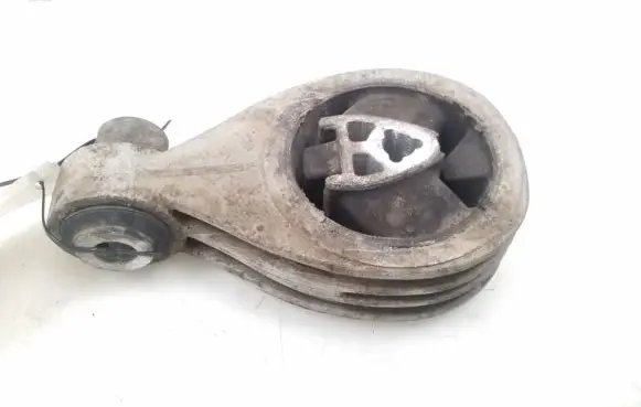 Nissan Qashqai Engine mount bracket