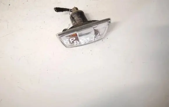 Opel Astra H Front fender indicator light 13131298 13131299