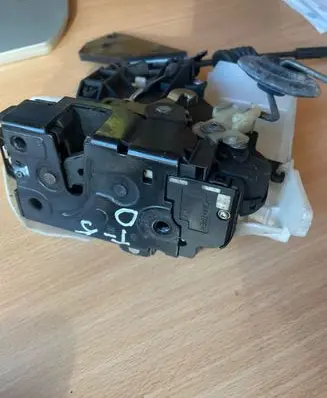 Volkswagen Multivan T5 Front door lock