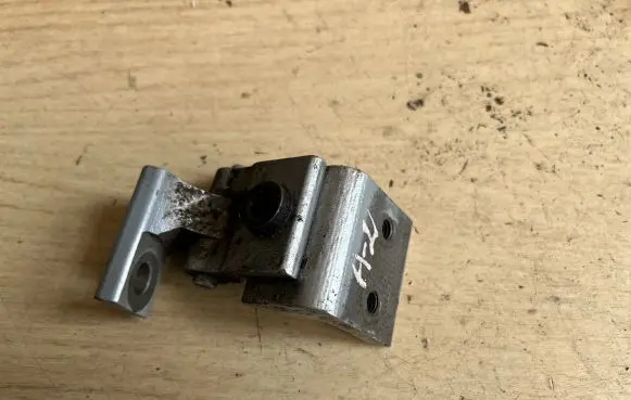 Audi A2 Rear door lower hinge 8Z0833402B