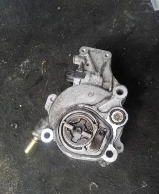 Peugeot 4007 Vacuum pump D1711C1 2301S