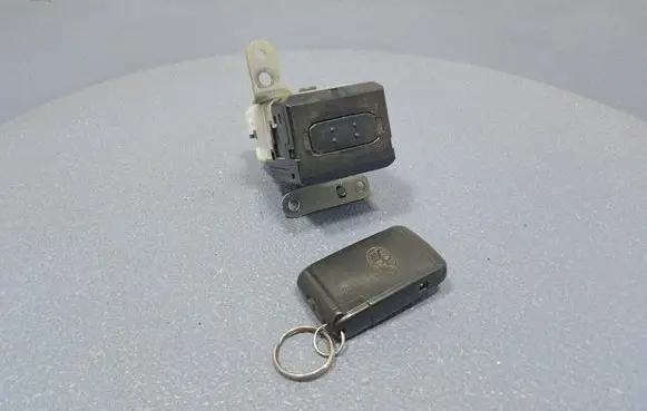 Toyota Corolla Verso AR10 Ignition lock 626399-000