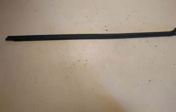 Volvo V70 Front door glass trim molding