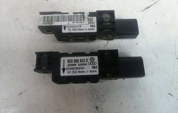 Volkswagen Phaeton Airbag deployment crash/impact sensor 8E0959643D