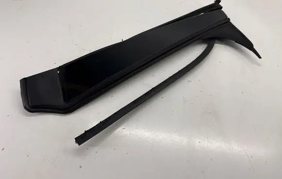 Tesla Model X (B) pillar trim (top) 103236400C 109231298F