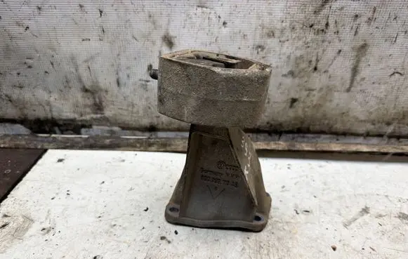 Audi A4 S4 B5 8D Gearbox mounting bracket 8D0399113AB