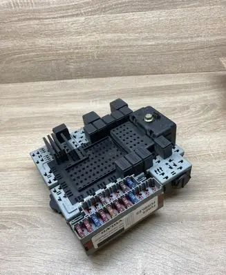 Volvo V70 Fuse module 08696098 30679527