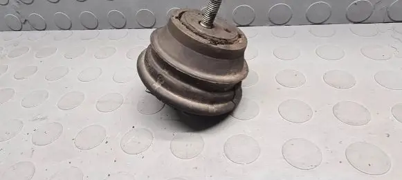 Engine mount bracket