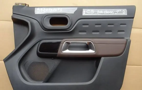 Citroen C5 Aircross Trunk/boot side trim panel 98201546FS