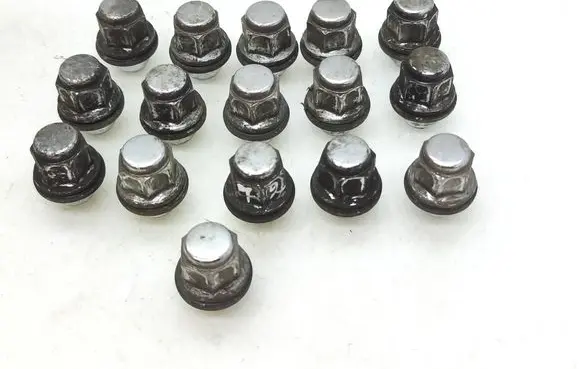 Toyota RAV 4 (XA40) Nuts/bolts 