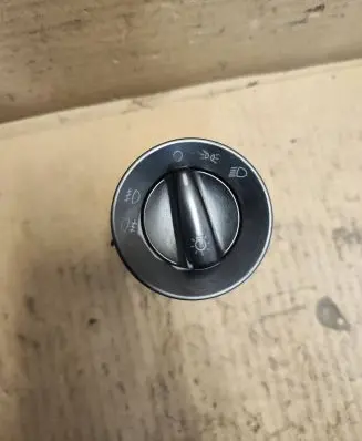 Volkswagen Golf IV Light switch 1C0941531A 04052031 C1AK1598G