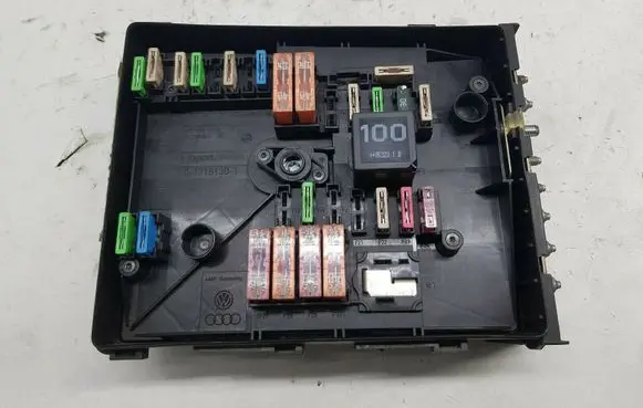 Seat Leon (1P) Fuse module 017181301 nr2840