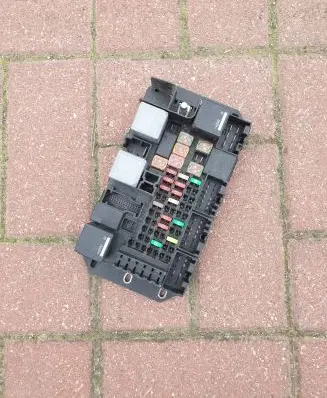 Jaguar XF X260 Fuse module DW9314N030AB 519001F05