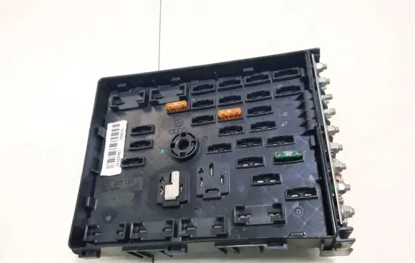 Volkswagen PASSAT B6 Fuse box set 3c0937125 6359-2777