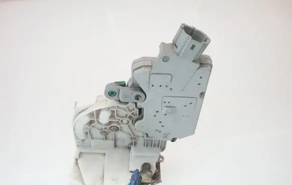 Nissan Primera Rear door lock