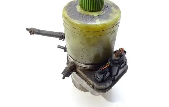 Volkswagen Polo IV 9N3 Power steering pump 