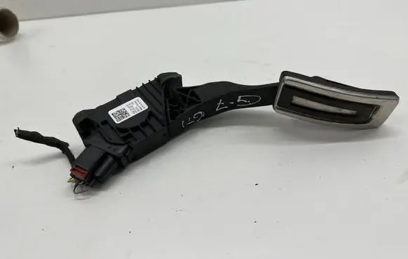Volkswagen Golf VII Accelerator throttle pedal 5Q2723503D