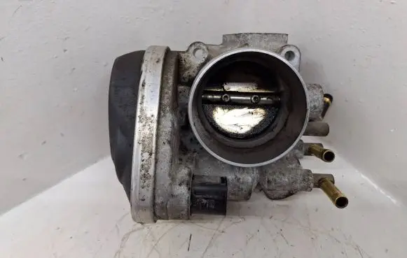 Volkswagen Golf V Throttle valve 06A133062AB 06225 A2C53042125