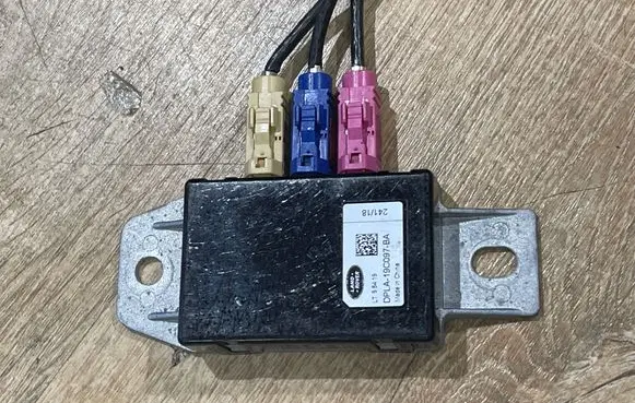 Jaguar F-Type Aerial antenna amplifier DPLA19C097BA LT95419