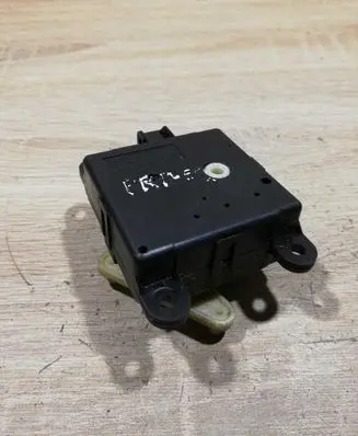 Nissan Primera Air flap motor/actuator 3T05030820