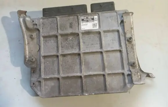 Toyota Auris 150 Engine control unit/module 8966102D91 MB1758009592