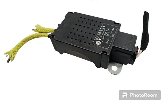 Volkswagen Golf V Aerial antenna amplifier 5M0035570B
