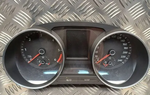 Volkswagen Polo V 6R Speedometer (instrument cluster) 6C0920741E A2C38468300