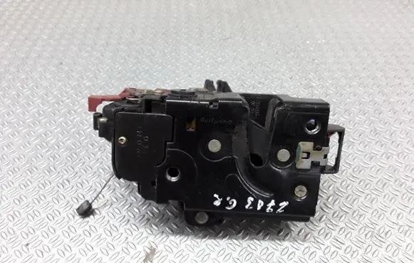 Volkswagen Golf V Rear door lock 7L0839015