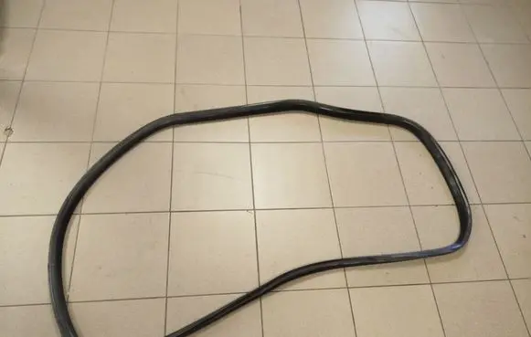 Volkswagen Multivan T5 Front door rubber seal 