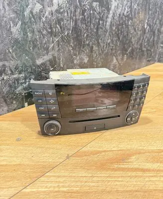 Mercedes-Benz E W211 Radio/CD/DVD/GPS head unit A2118702889 MF2770 021161